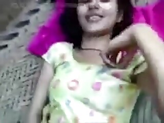 ¡No me jodas en la calle! La perra India ya no quiere ser tímida