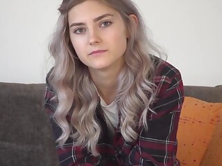 Suspensão virgem Eva Elfie pronto para conquistar casting adulto