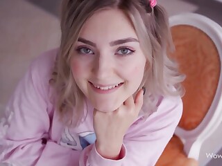 聪明女孩用给服务员口交的方式支付咖啡钱