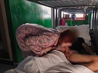 Минет в хостеле, мне очень повезло с соседкой по комнате