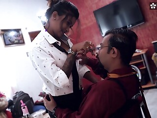 sexo com um corretor de imóveis é uma oferta tentadora e um bom bônus para o negócio