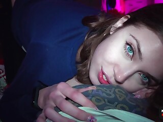 Aufgewärmt mit Sex heute Abend, wenn die verdammte Heizung anspringt.