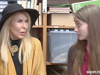 Erica Lauren和Samantha Hayes给保安口交