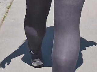 Europäische Milf reißt Jeans für Treppen Creampie auf